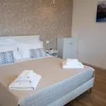 Italy 57 Apartman *