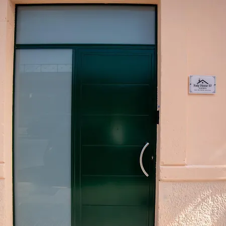 Italy 57 Apartman *