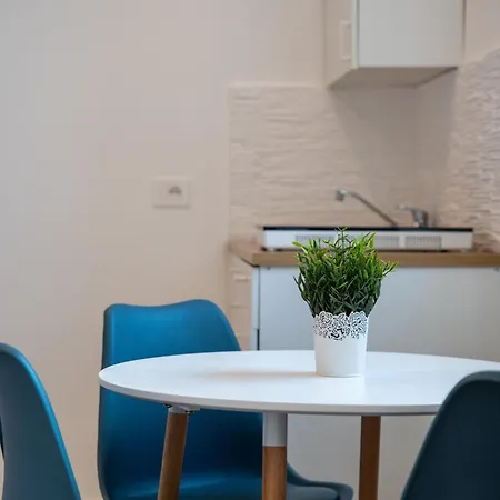 Italy 57 Apartment *